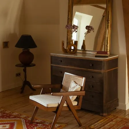 Petit Chateau 3* Vercourt