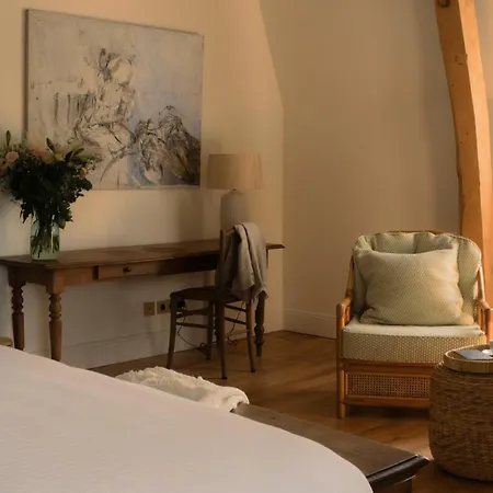 Petit Chateau Bed and Breakfast