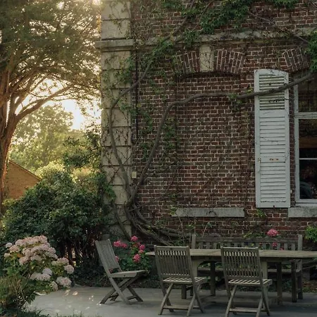 Petit Chateau Bed and Breakfast