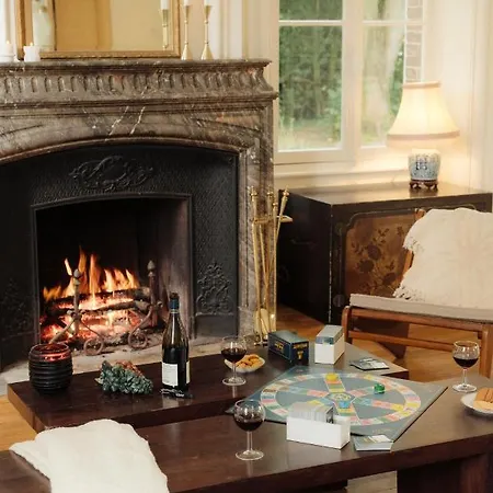 Petit Chateau Bed and Breakfast 3*