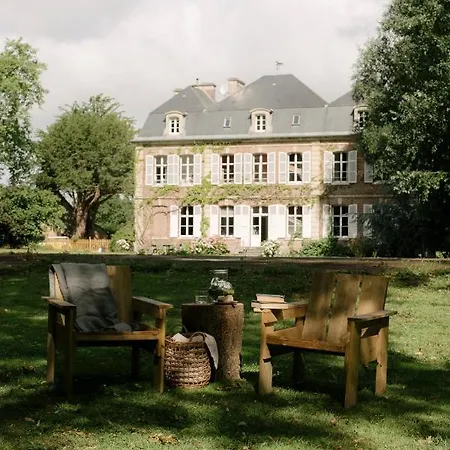 Petit Chateau Bed and Breakfast 3*