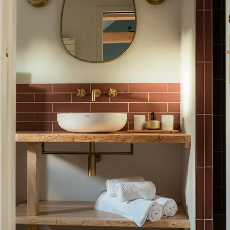 Bed and Breakfast Petit Chateau 3*