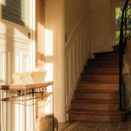 Petit Chateau Bed and Breakfast Vercourt