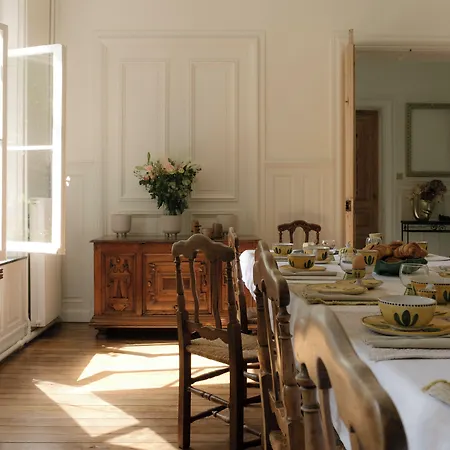 Couette-café Petit Chateau Vercourt