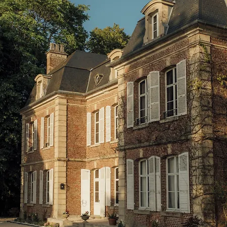 Petit Chateau Bed and Breakfast 3*