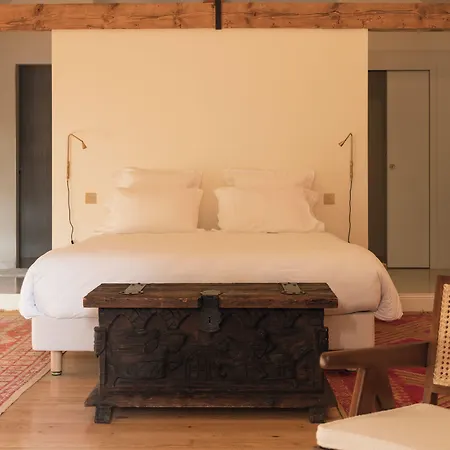 Petit Chateau Couette-café 3*