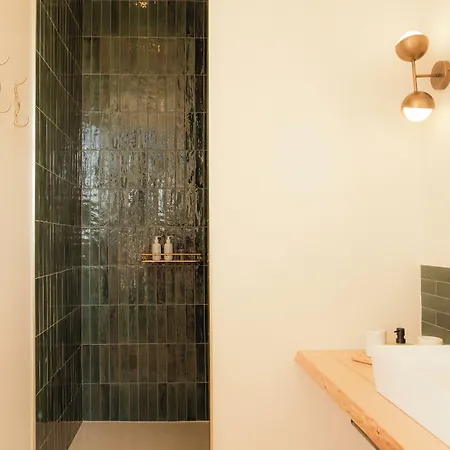 Petit Chateau Vercourt